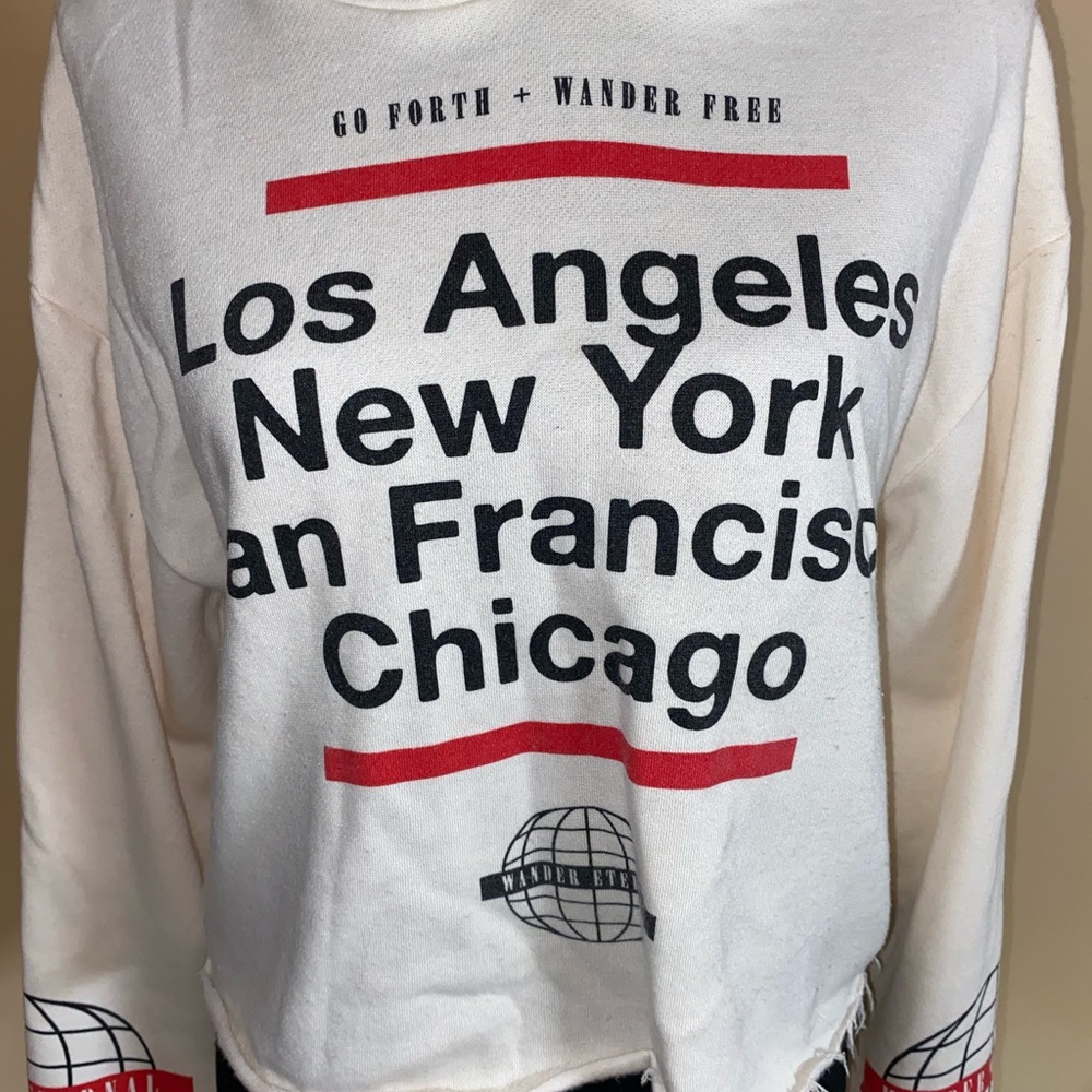 Pullover. Super soft. Cropped. Size M